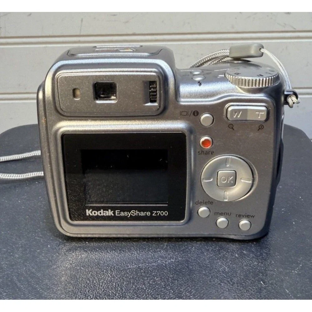 Kodak EasyShare Z700 4.0 MP 5x Digital Camera With SD Memory Card *tested*